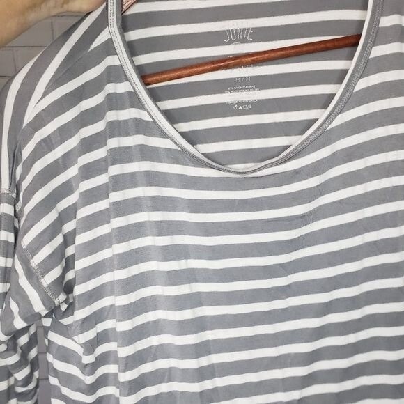 Junie and Jade long sleeve‎ gray striped tee Size Medium - Picture 4 of 5